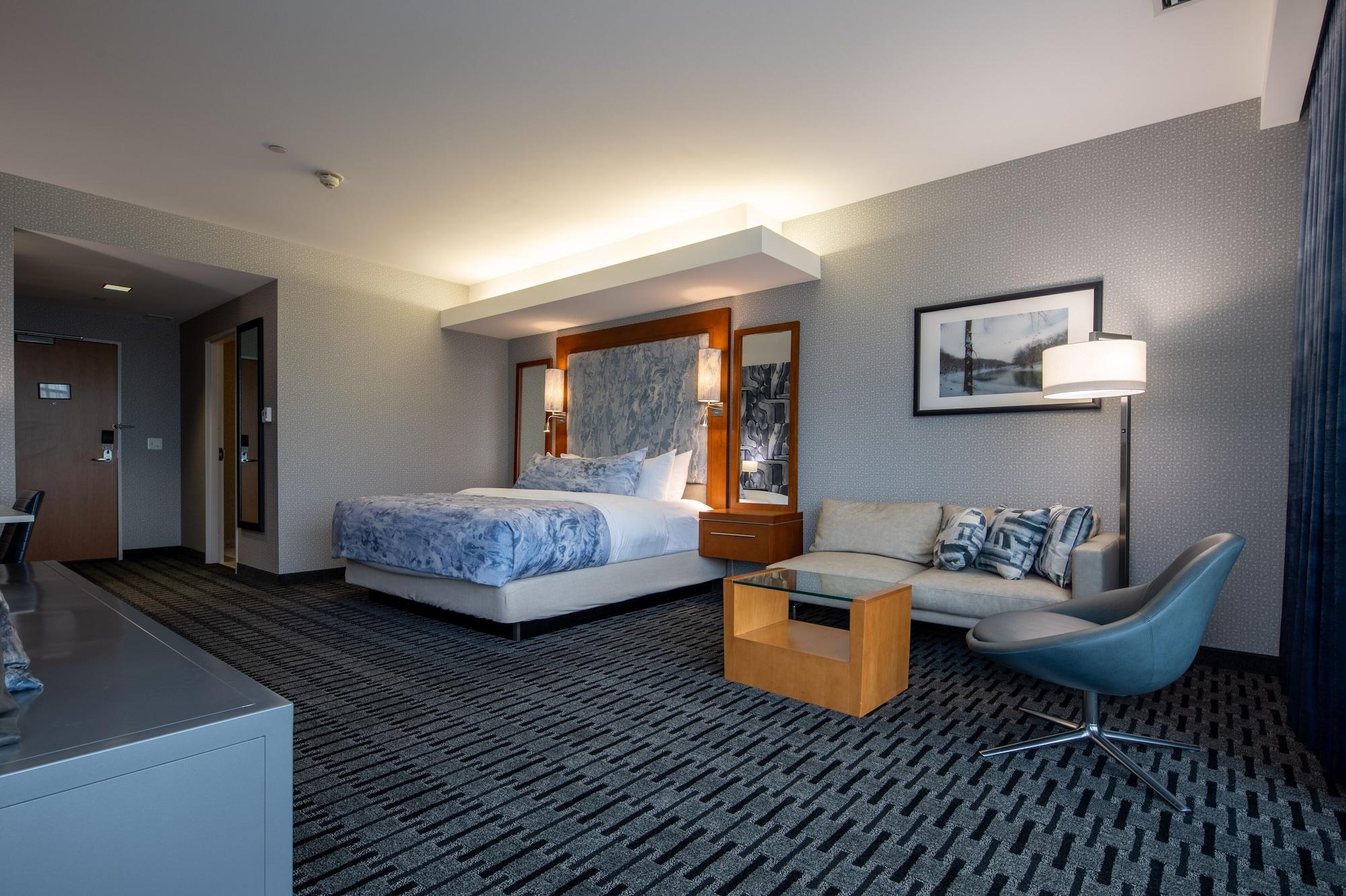 The Hotel At Kirkwood Center Cedar Rapids Exterior photo