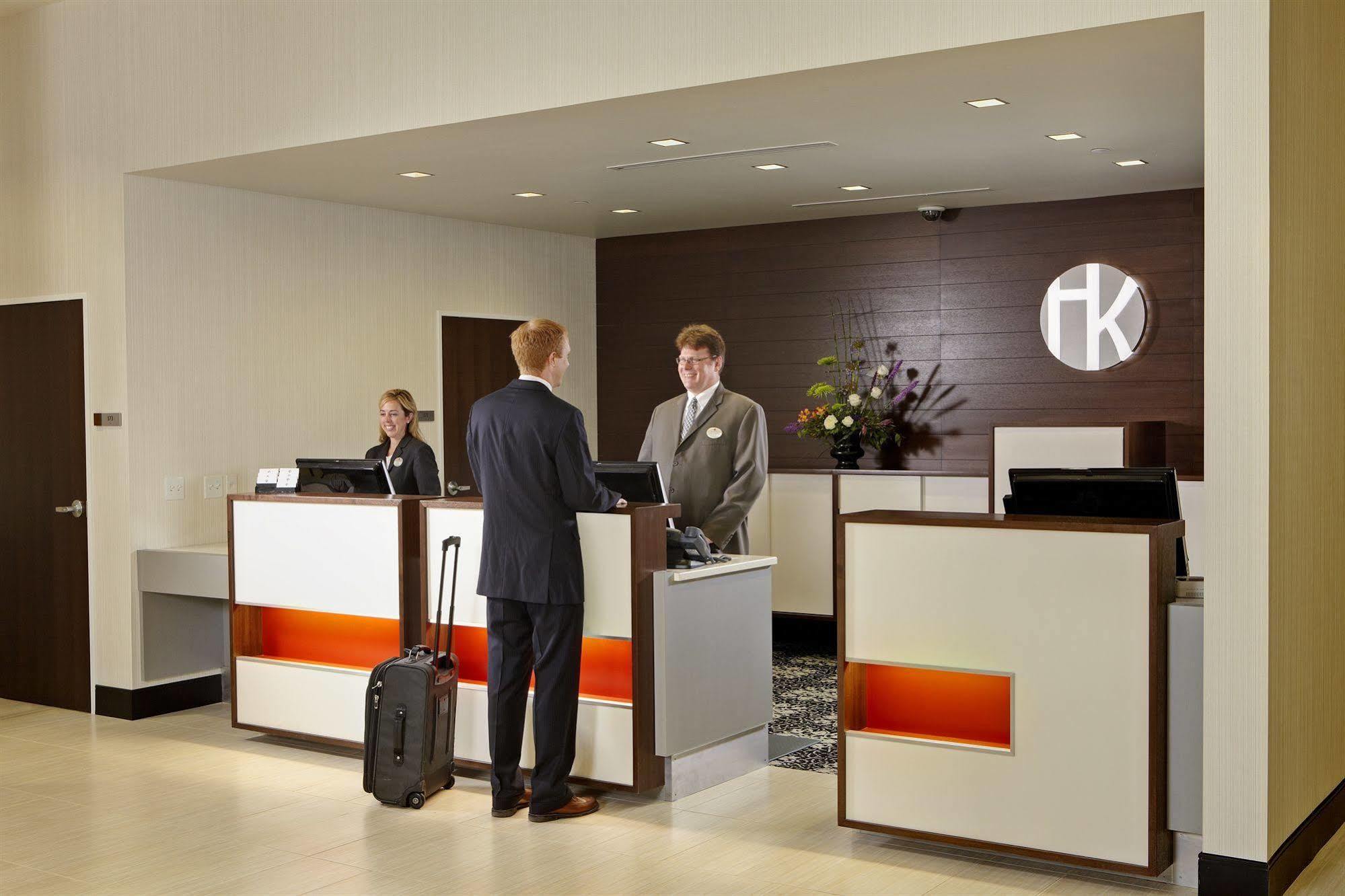The Hotel At Kirkwood Center Cedar Rapids Exterior photo