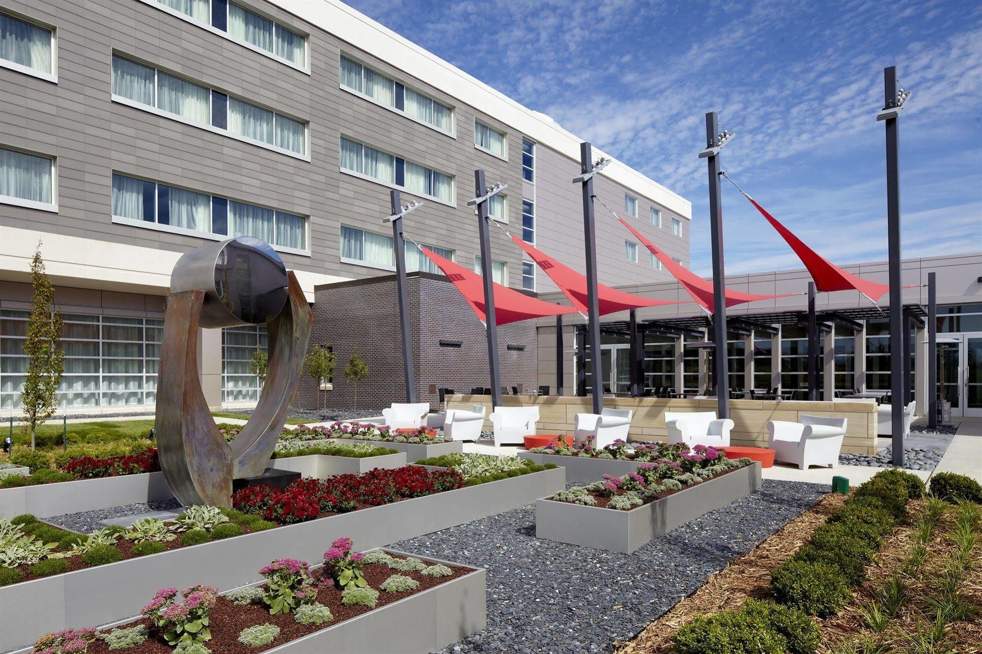 The Hotel At Kirkwood Center Cedar Rapids Exterior photo
